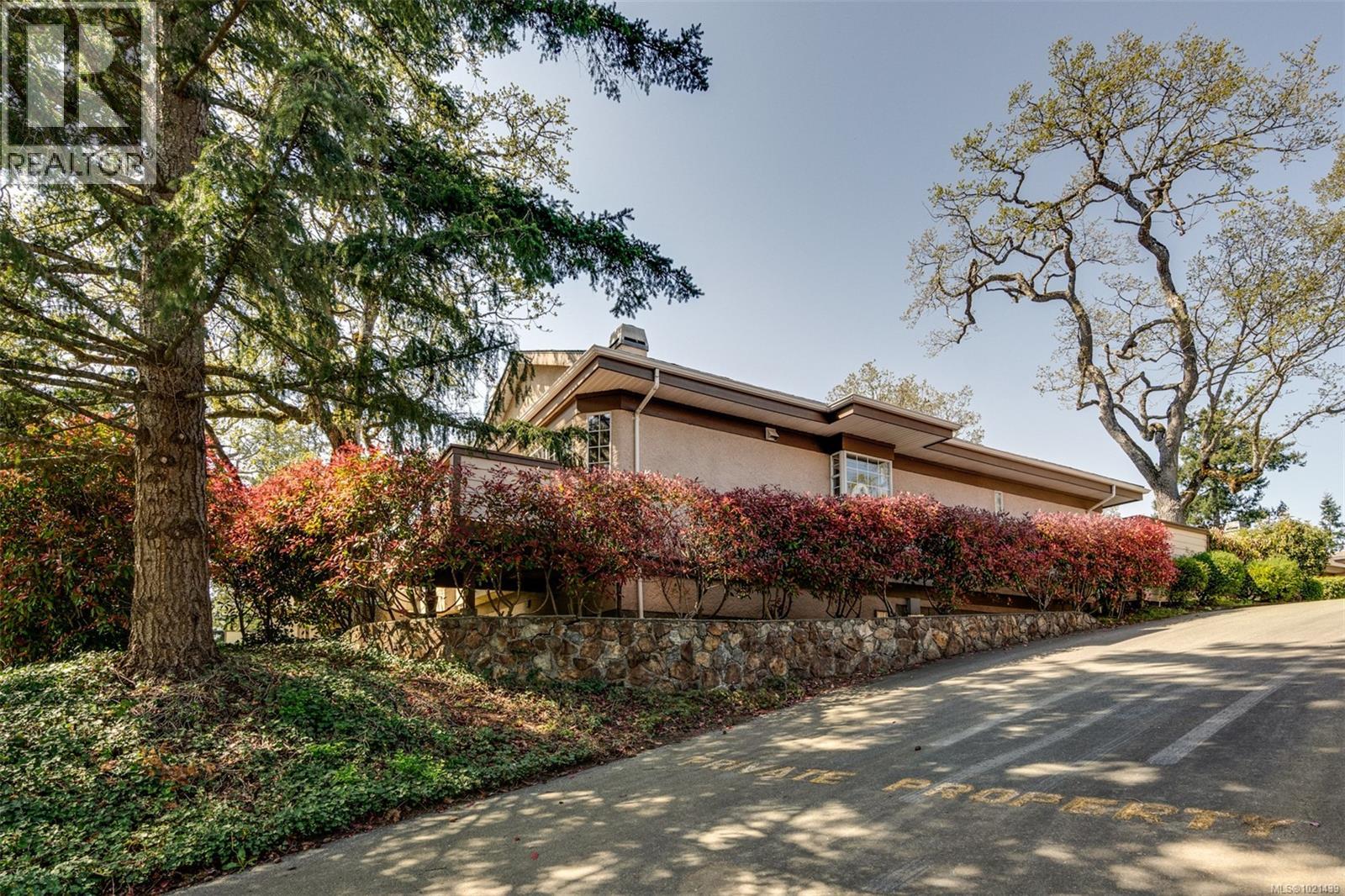 22 901 Kentwood Lane, Saanich