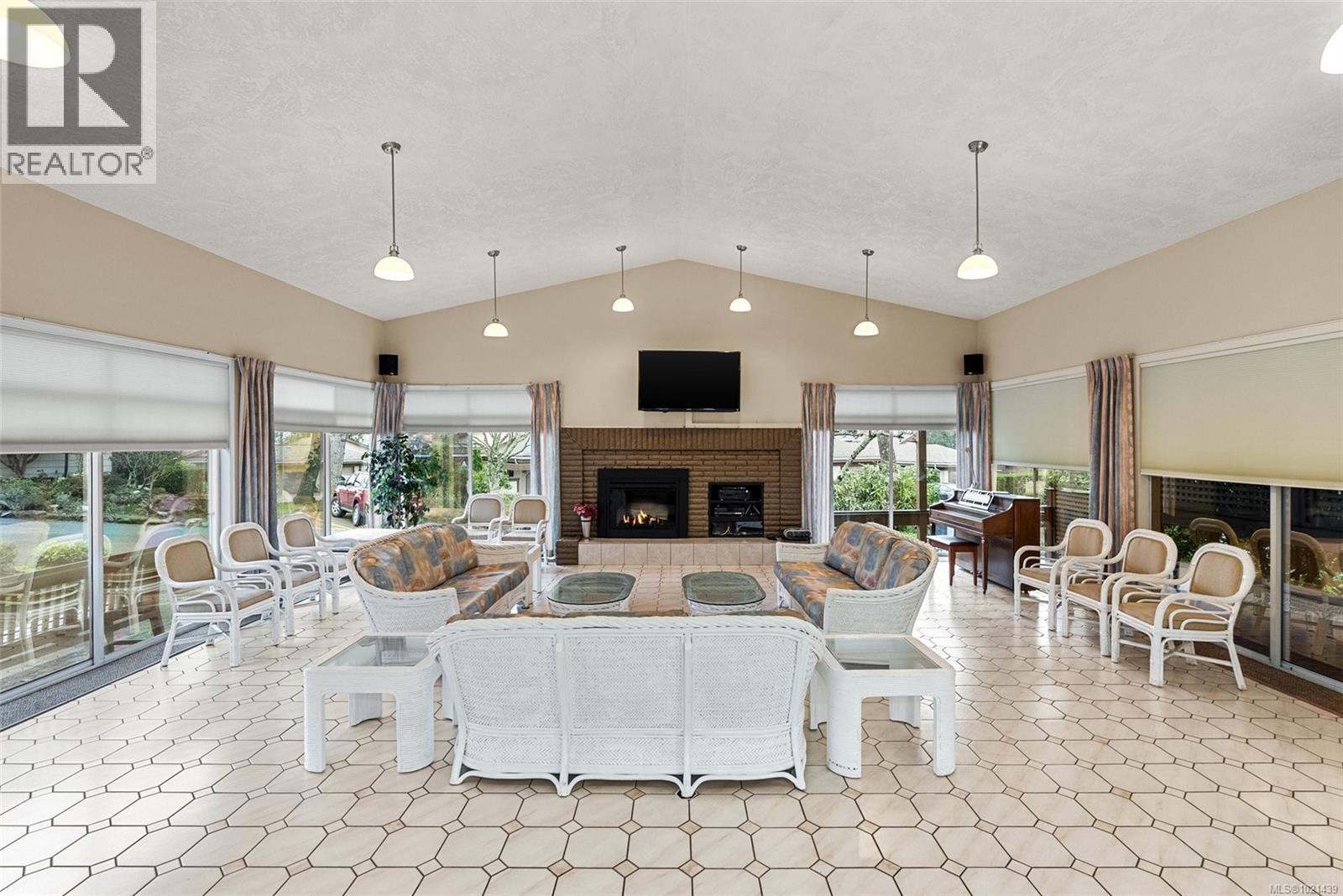 22 901 Kentwood Lane, Saanich