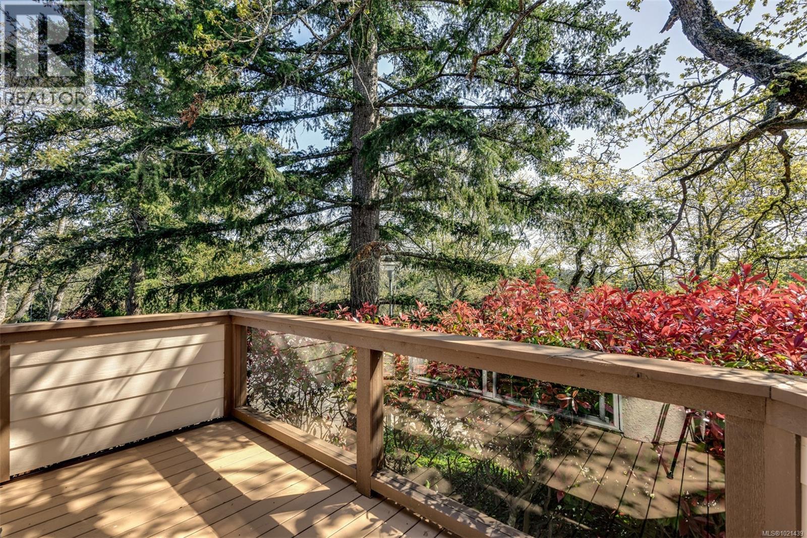 22 901 Kentwood Lane, Saanich