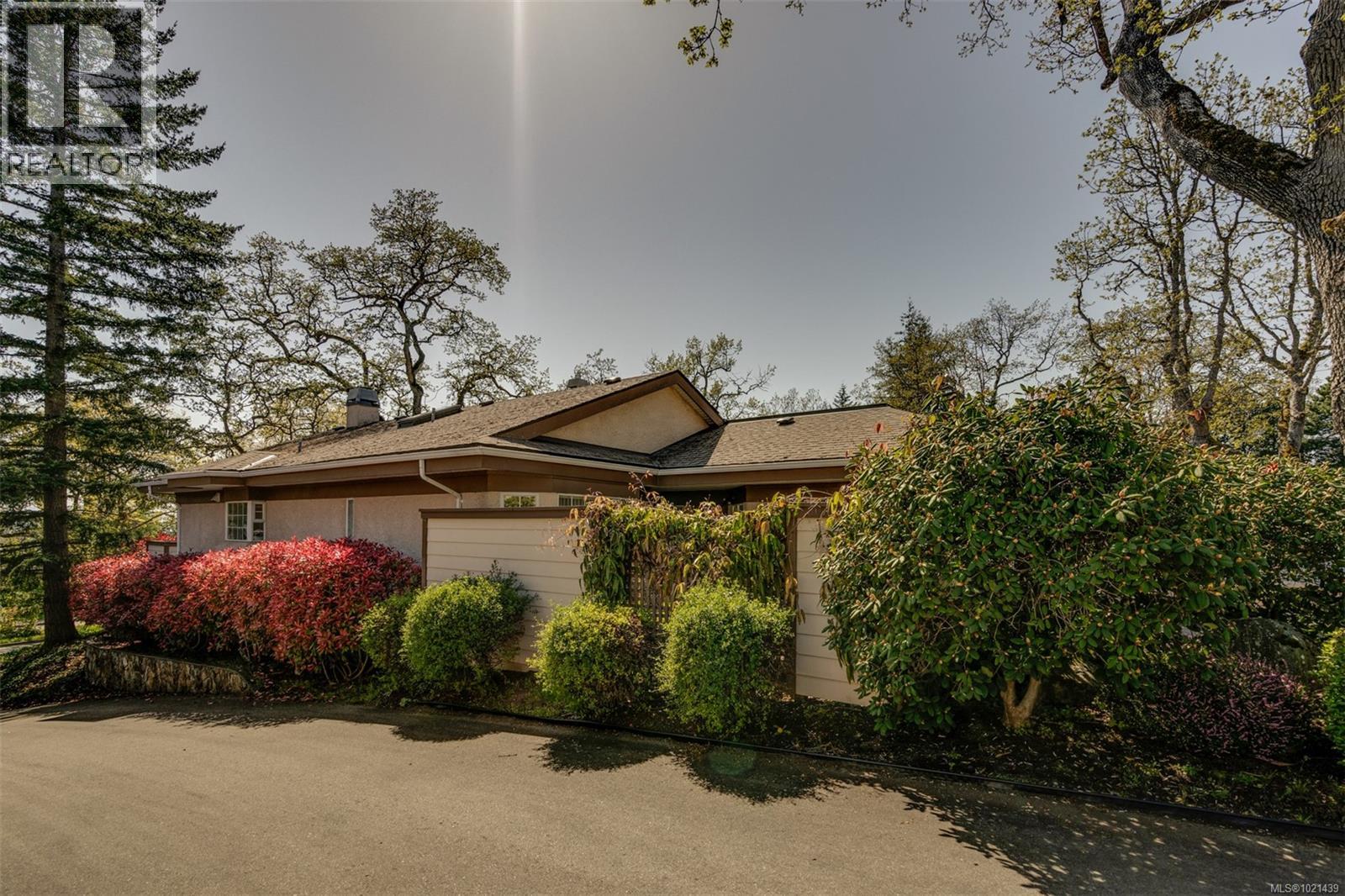 22 901 Kentwood Lane, Saanich