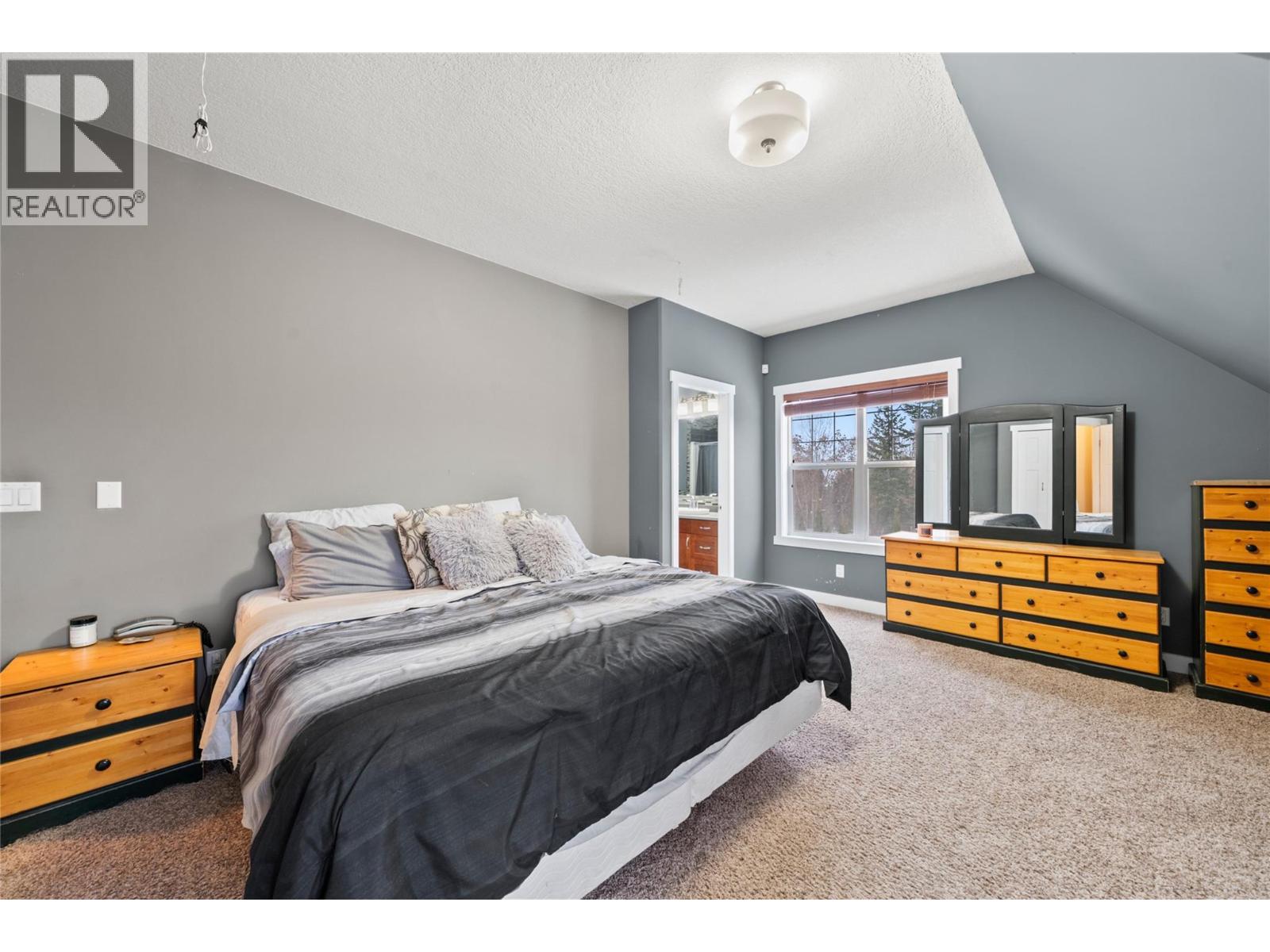 3751 65 Avenue NW, Salmon Arm