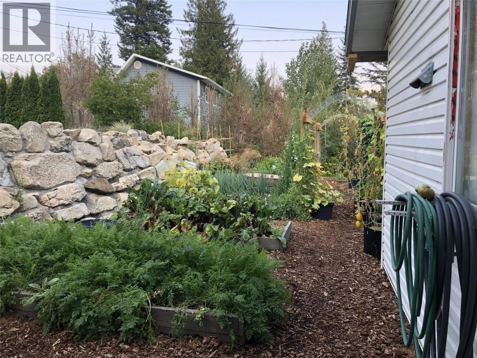 3751 65 Avenue NW, Salmon Arm