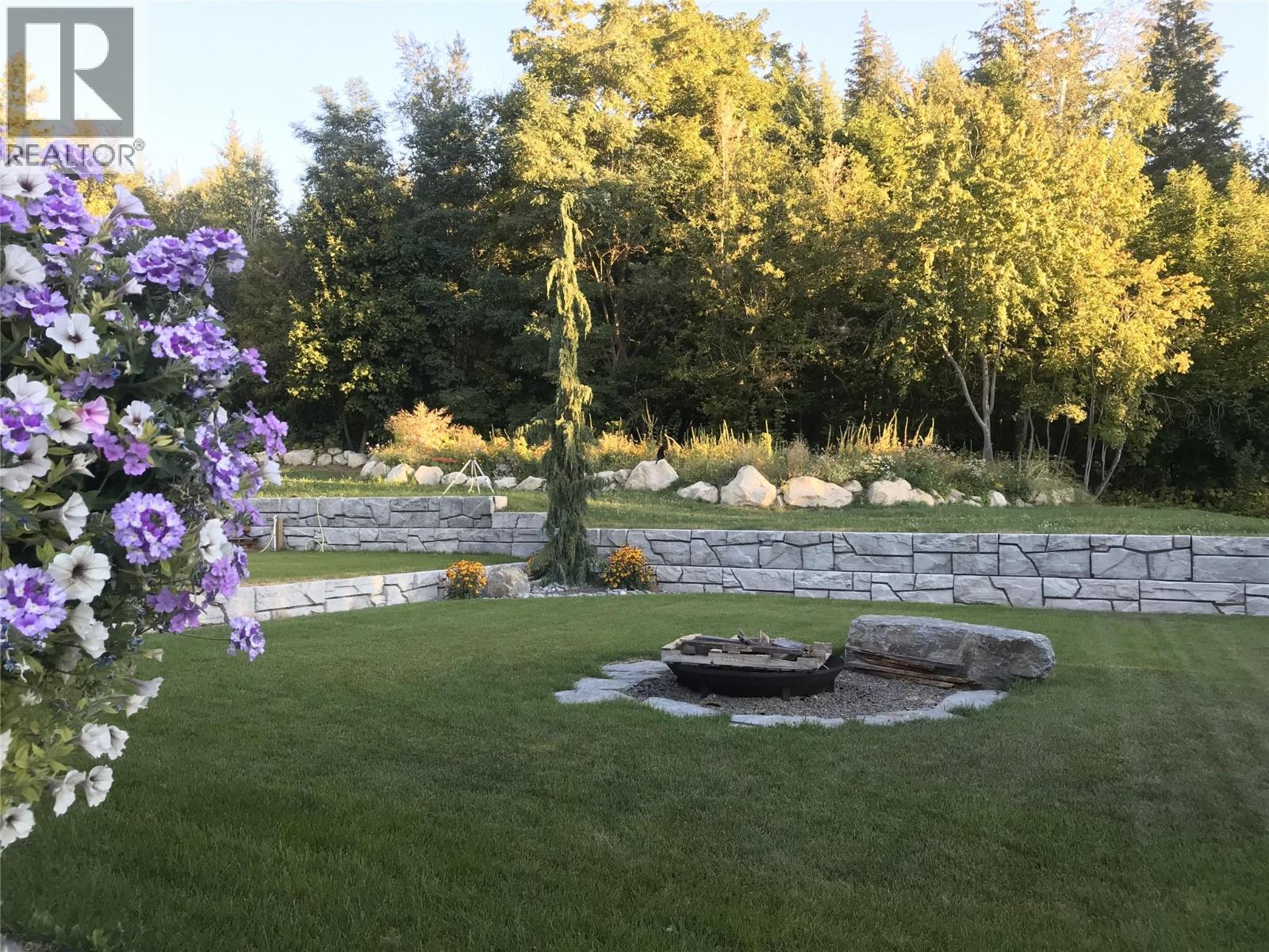 3751 65 Avenue NW, Salmon Arm