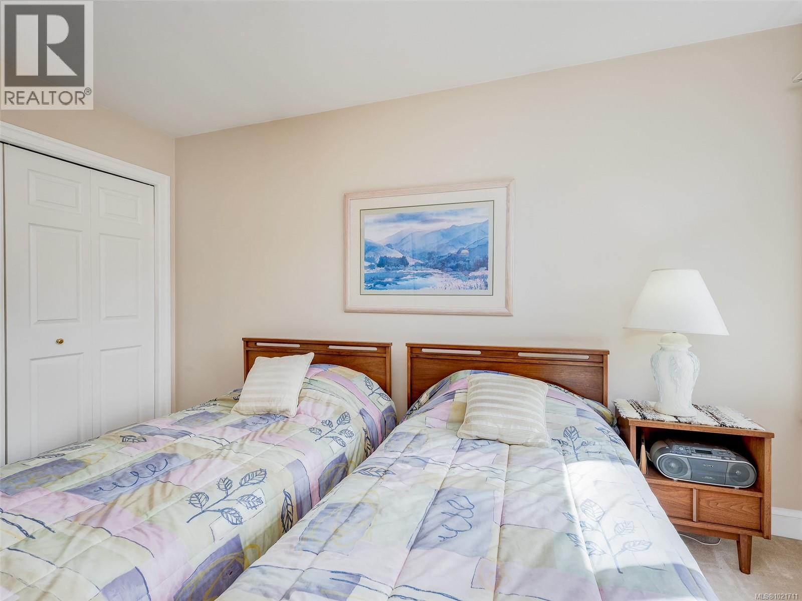1 2573 Kilgary Pl, Saanich