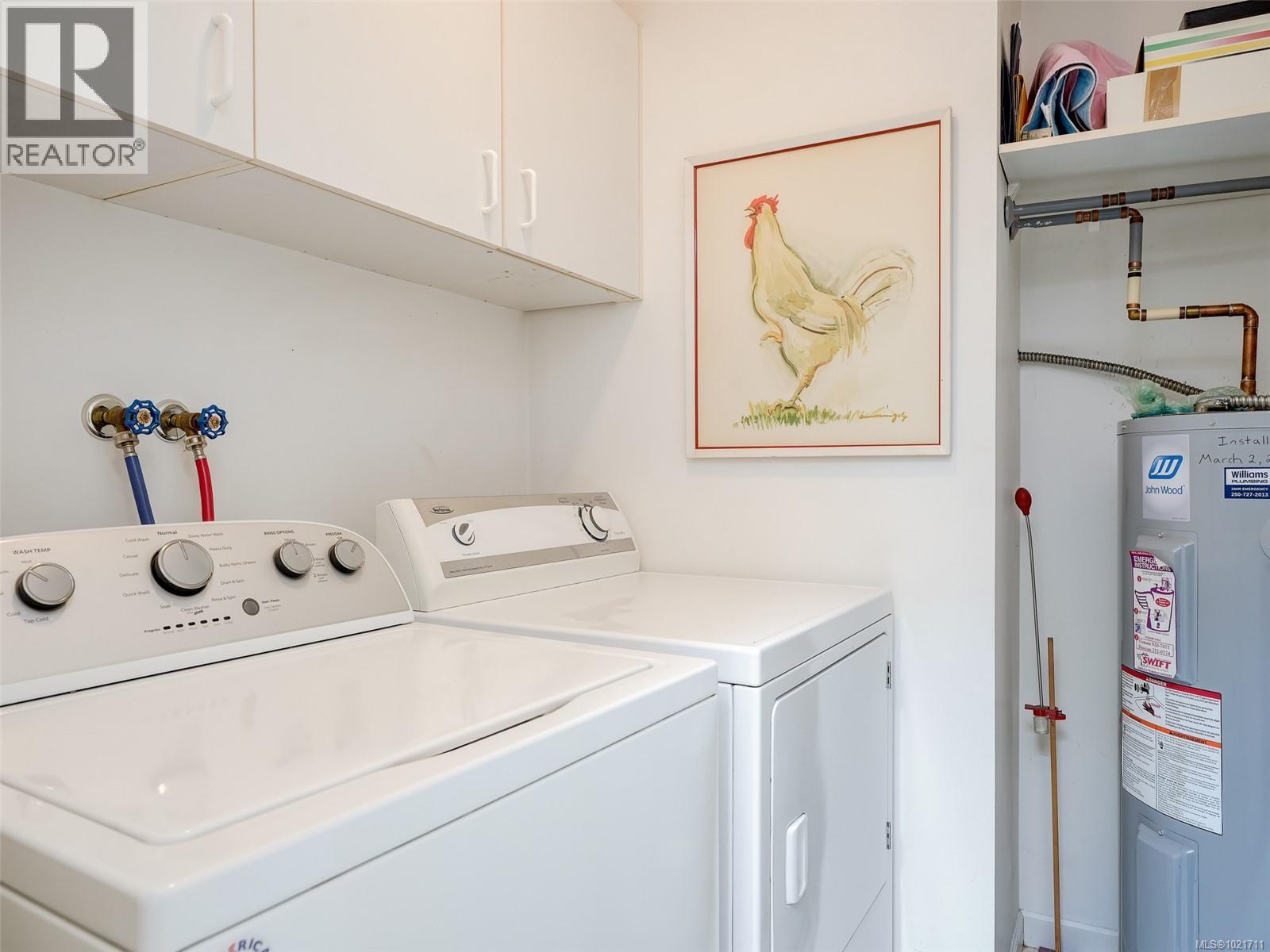 1 2573 Kilgary Pl, Saanich