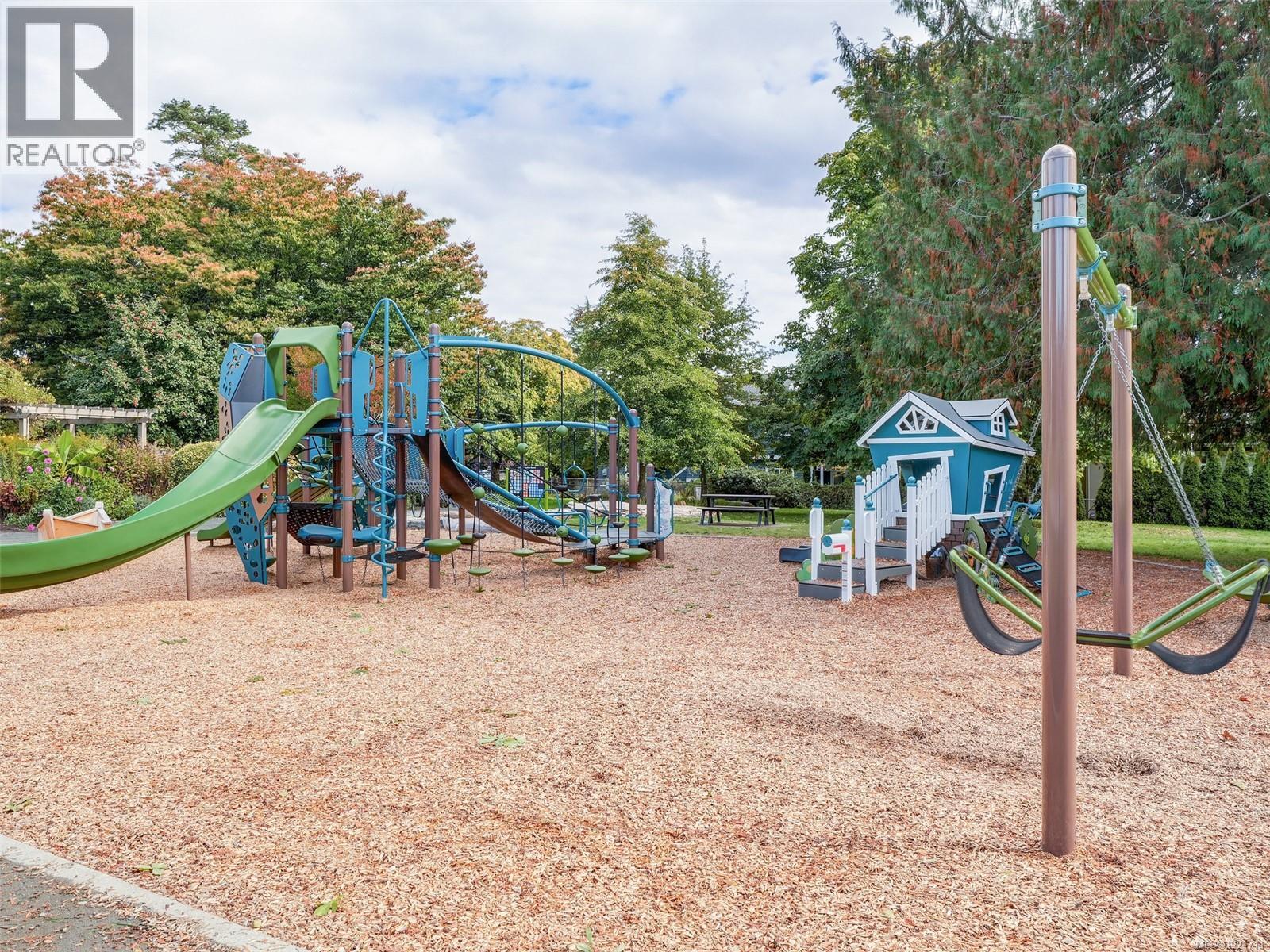 1 2573 Kilgary Pl, Saanich