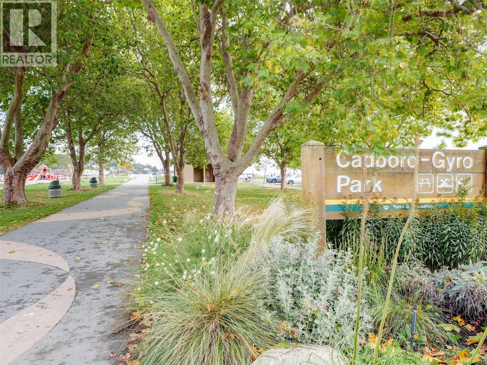 1 2573 Kilgary Pl, Saanich