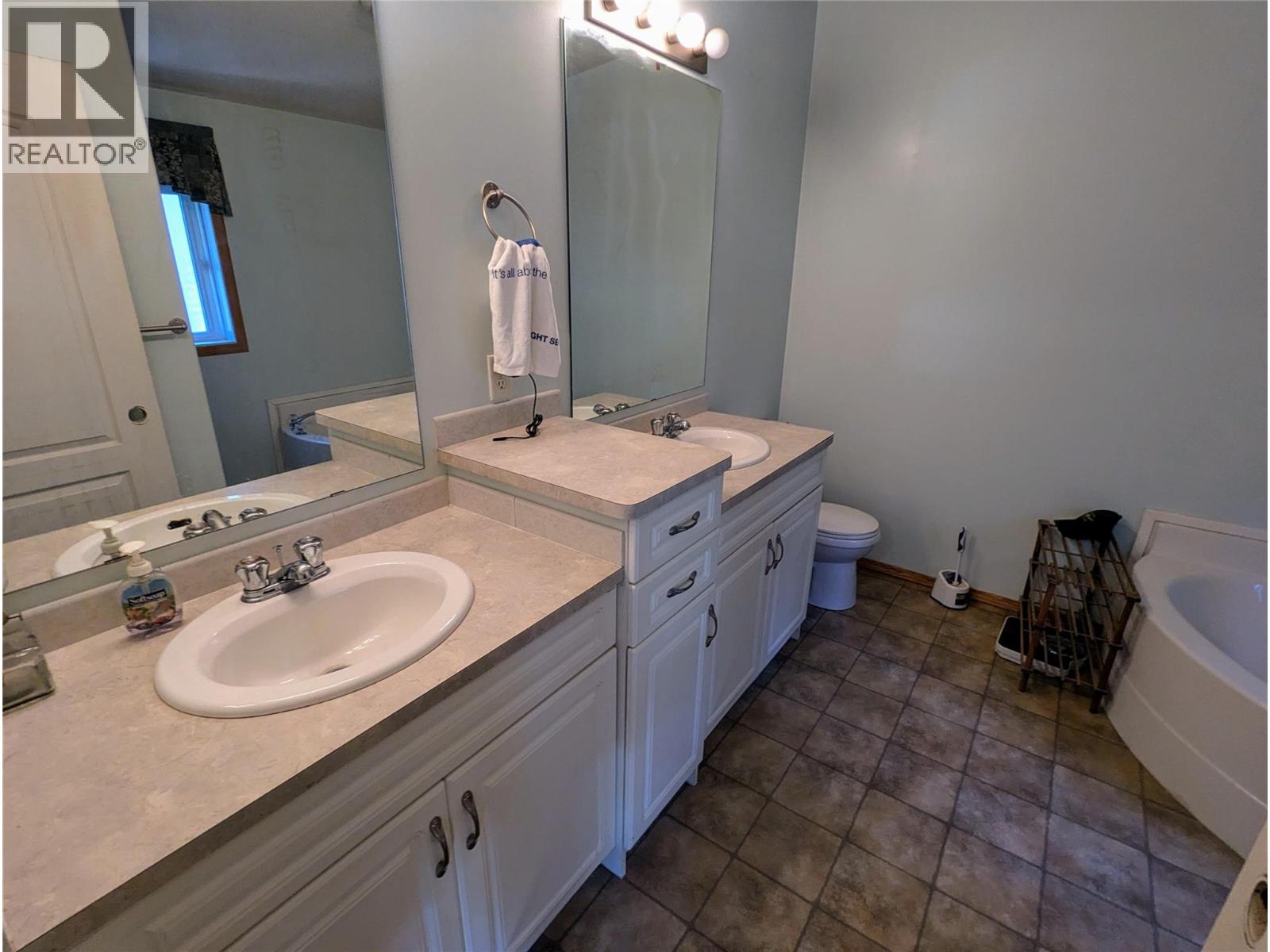 5060 Tatlow Road, Salmon Arm