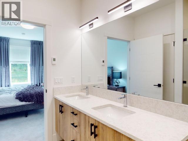 4048 SATURNA AVE, Powell River