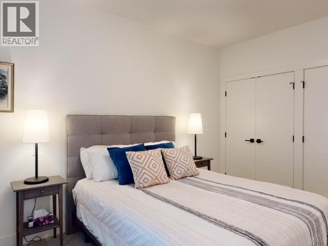 4048 SATURNA AVE, Powell River