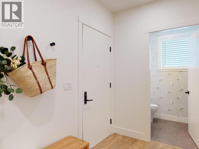 4060 SATURNA AVE, Powell River