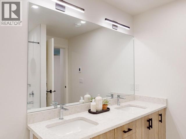 4060 SATURNA AVE, Powell River