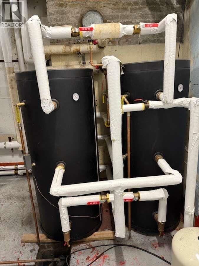 410 1975 PENDRELL STREET, Vancouver