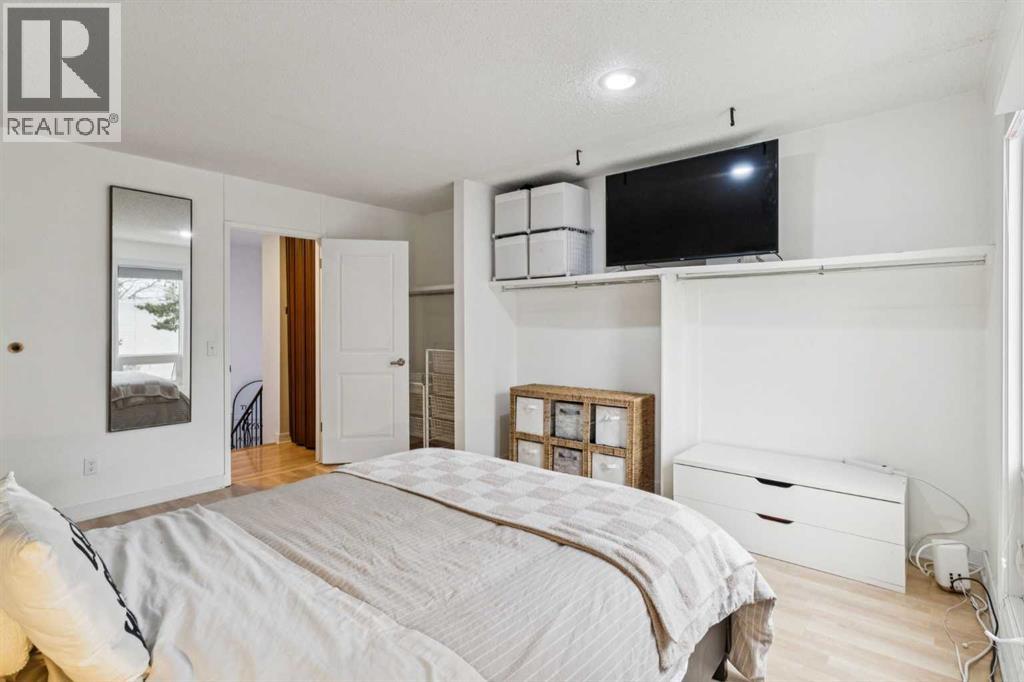 Single Family House for Sale in   Varsity Drive NW Varsity Calgary 