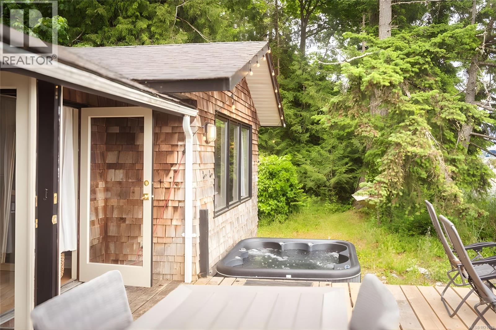 6641 Island Hwy W, Bowser