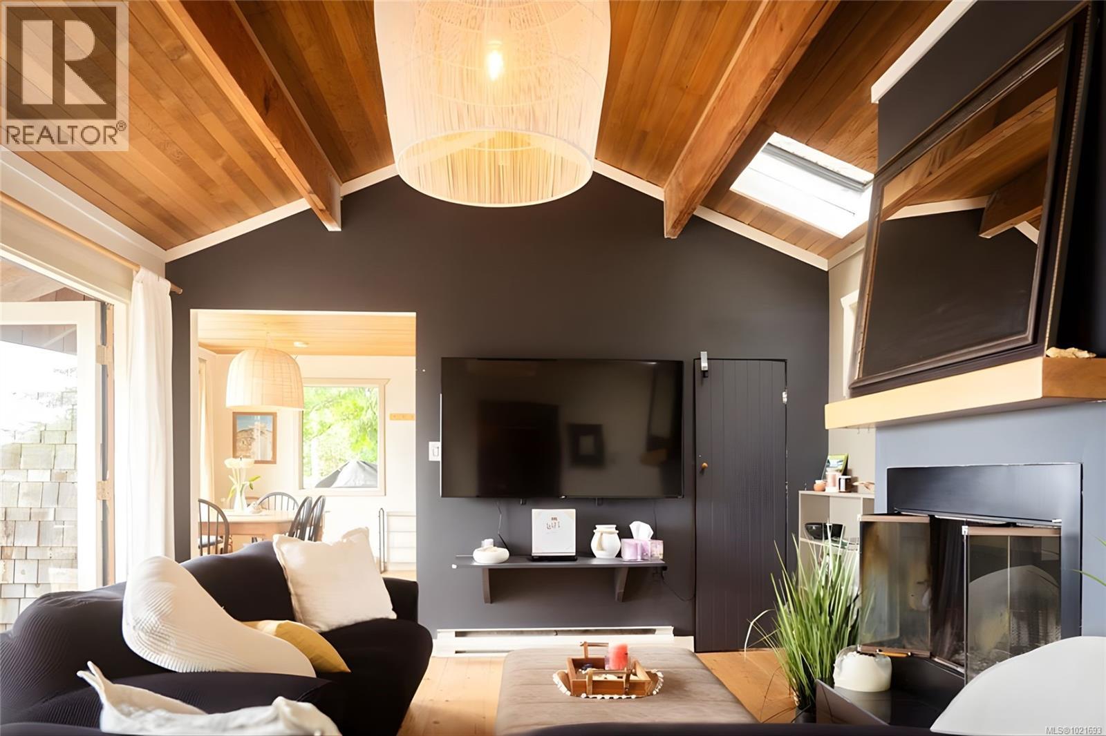 6641 Island Hwy W, Bowser