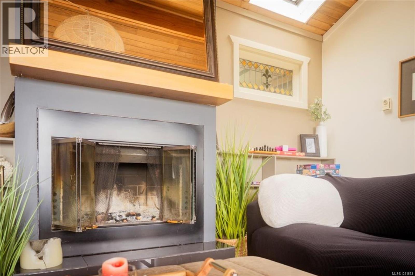 6641 Island Hwy W, Bowser