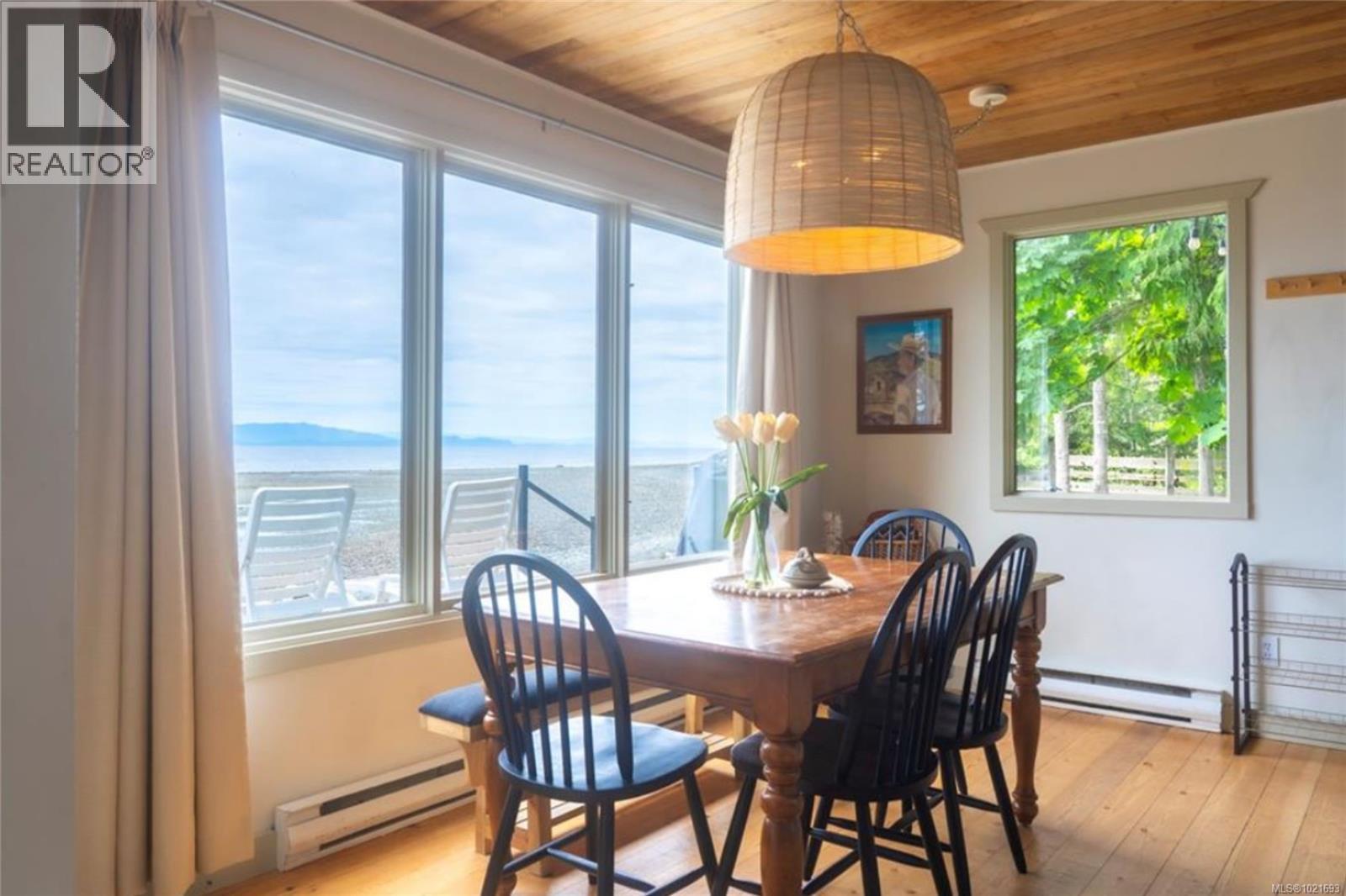 6641 Island Hwy W, Bowser