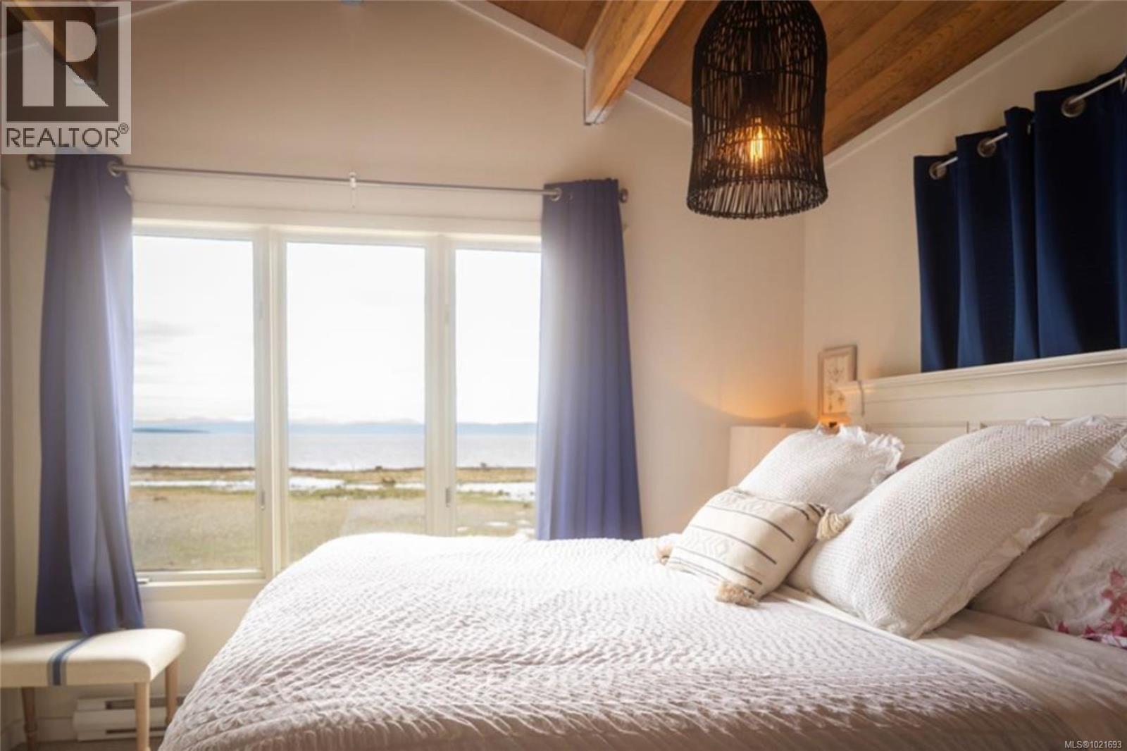 6641 Island Hwy W, Bowser