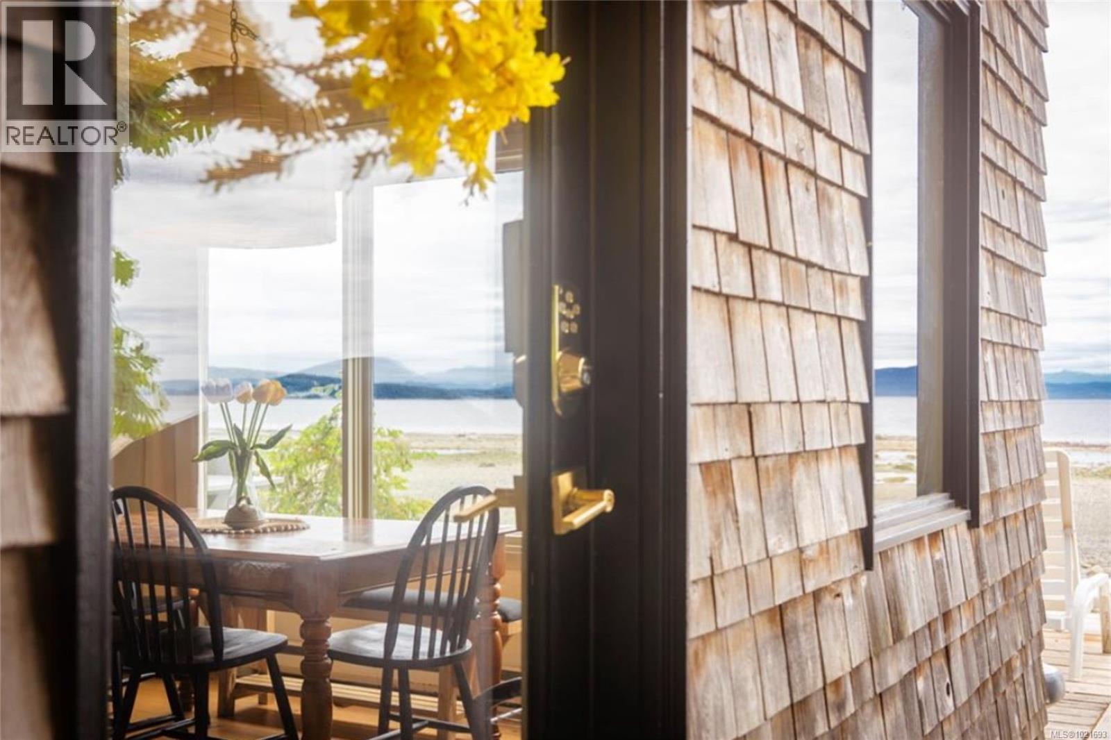 6641 Island Hwy W, Bowser