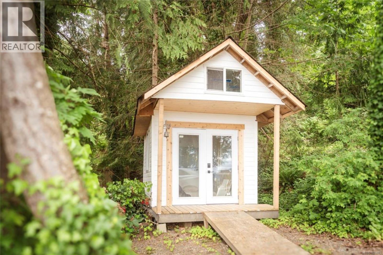 6641 Island Hwy W, Bowser