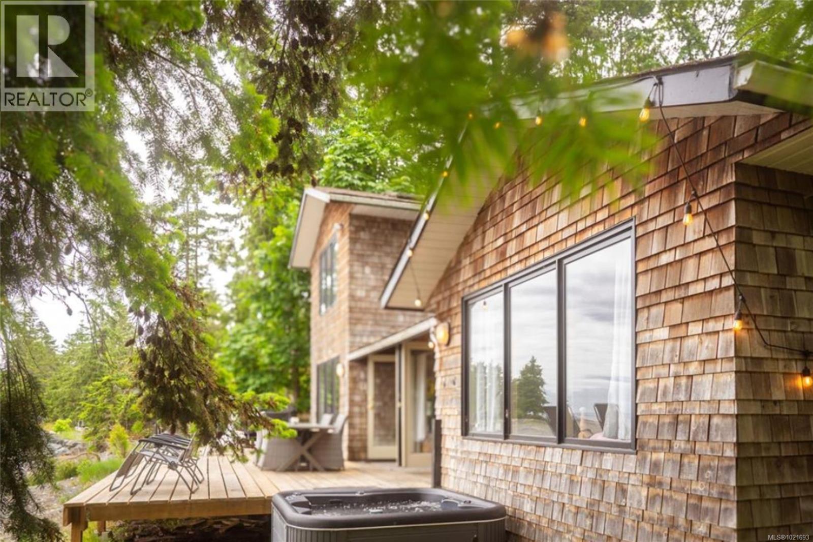 6641 Island Hwy W, Bowser