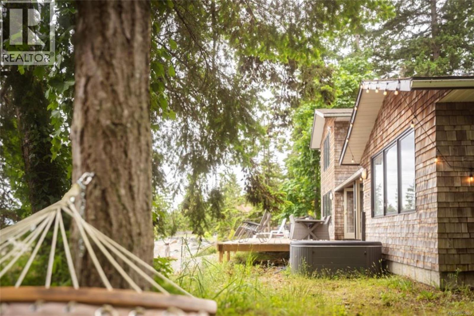 6641 Island Hwy W, Bowser