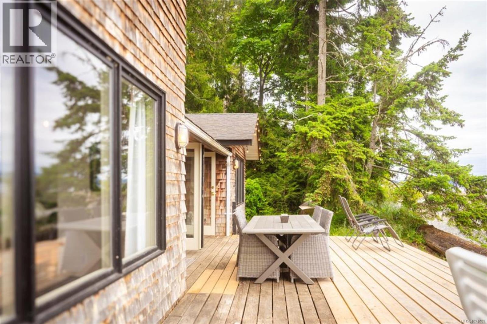 6641 Island Hwy W, Bowser