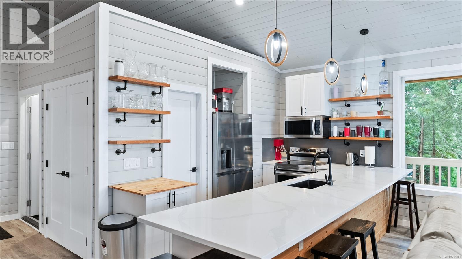 1550 Olympic Dr, Shawnigan Lake