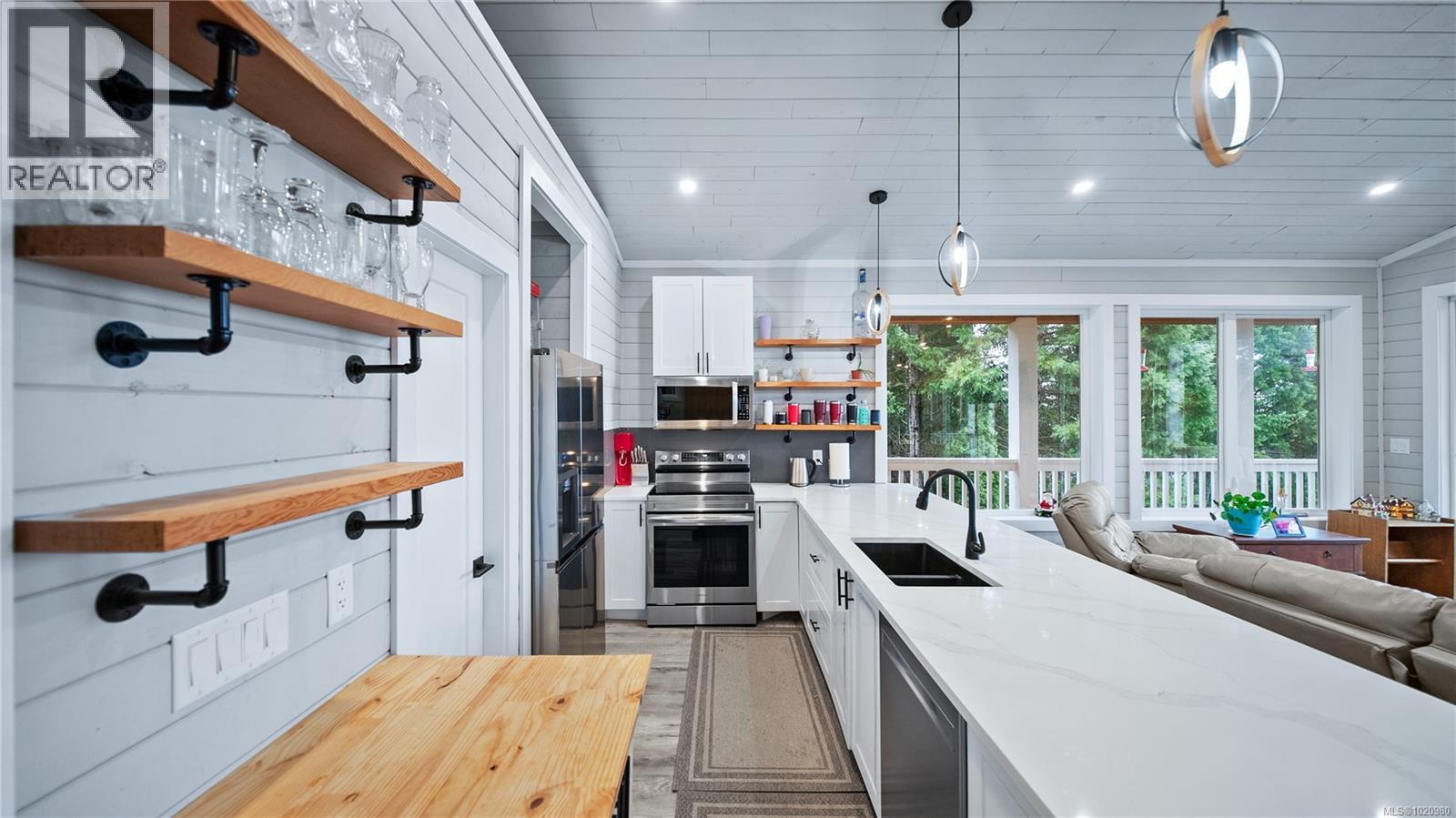 1550 Olympic Dr, Shawnigan Lake