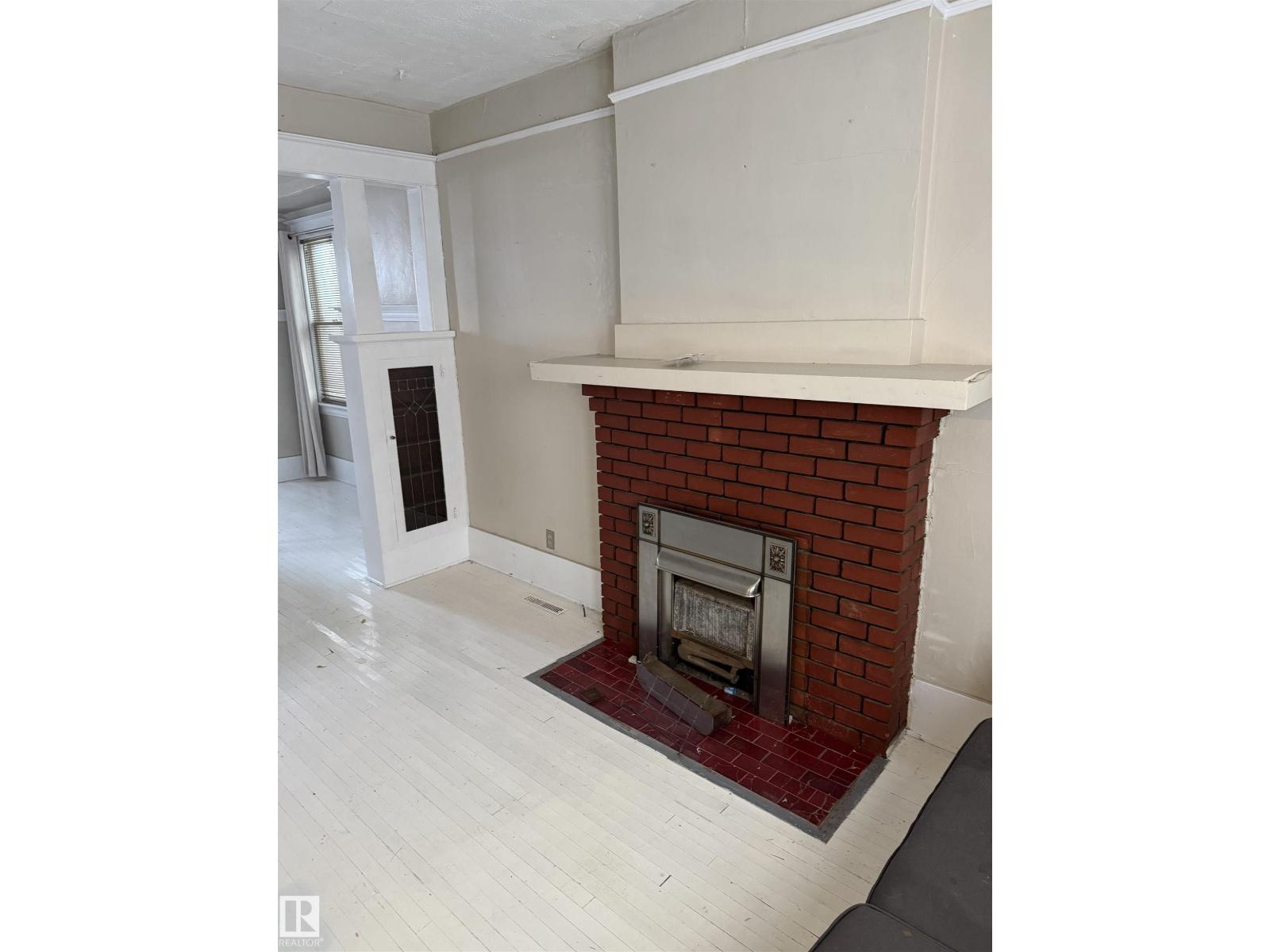 11121 127 ST NW, Edmonton