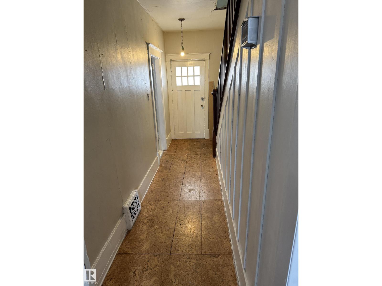 11121 127 ST NW, Edmonton