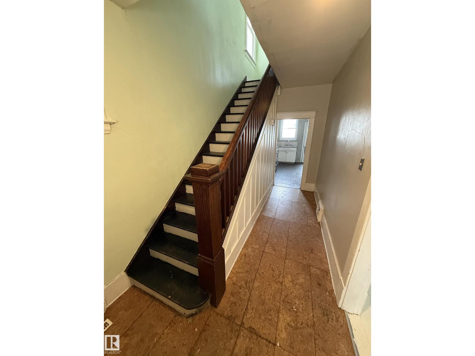 11121 127 ST NW, Edmonton