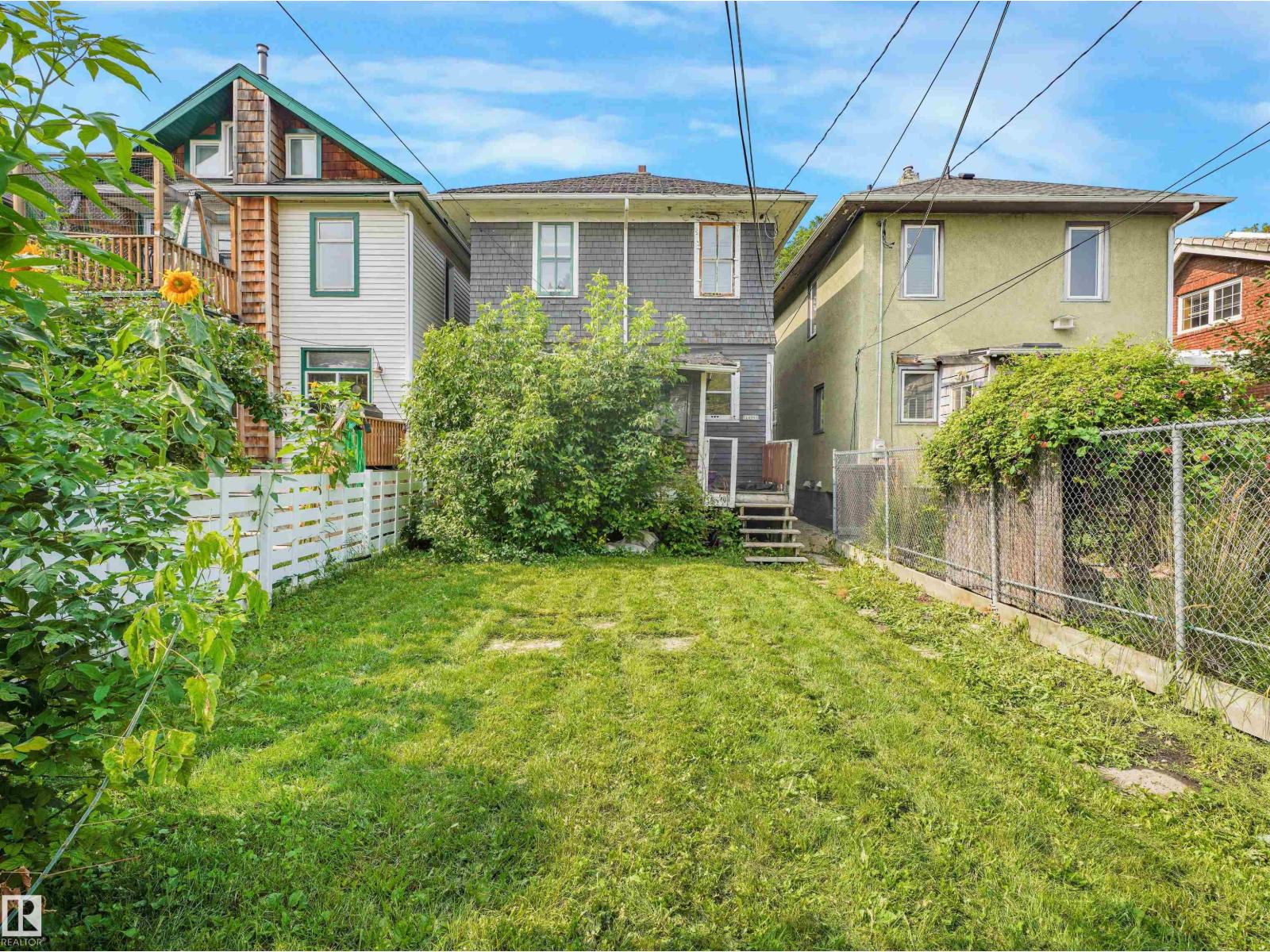 11121 127 ST NW, Edmonton