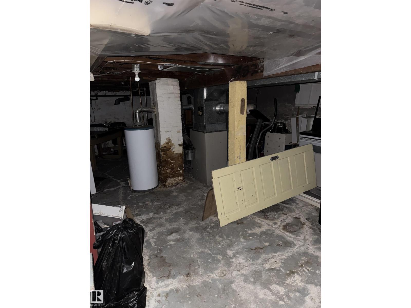 11121 127 ST NW, Edmonton