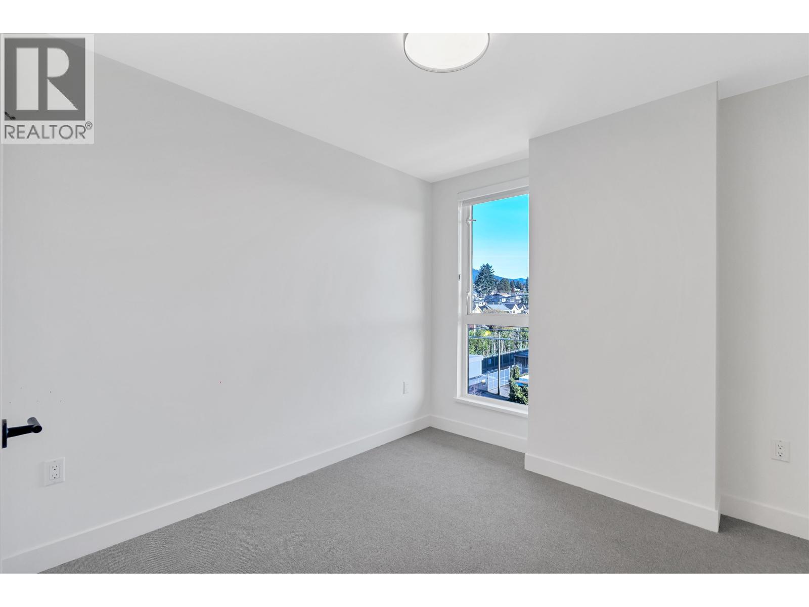 660 422 E 3RD STREET, North Vancouver