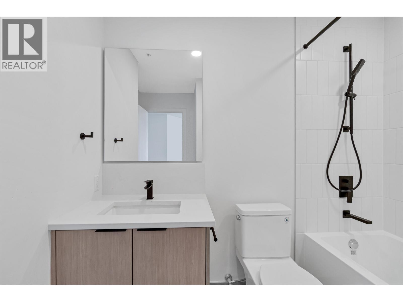 660 422 E 3RD STREET, North Vancouver