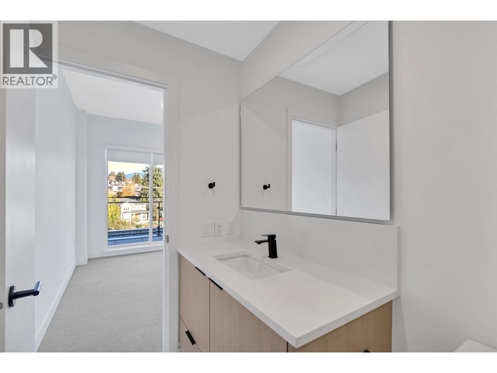 660 422 E 3RD STREET, North Vancouver