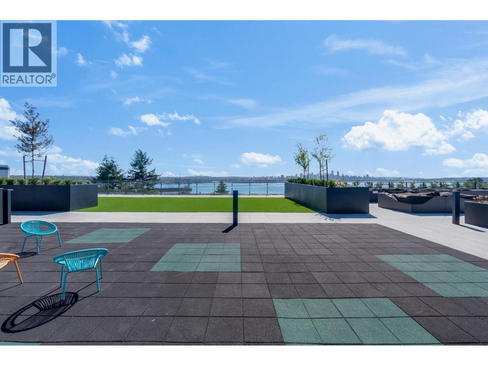 660 422 E 3RD STREET, North Vancouver