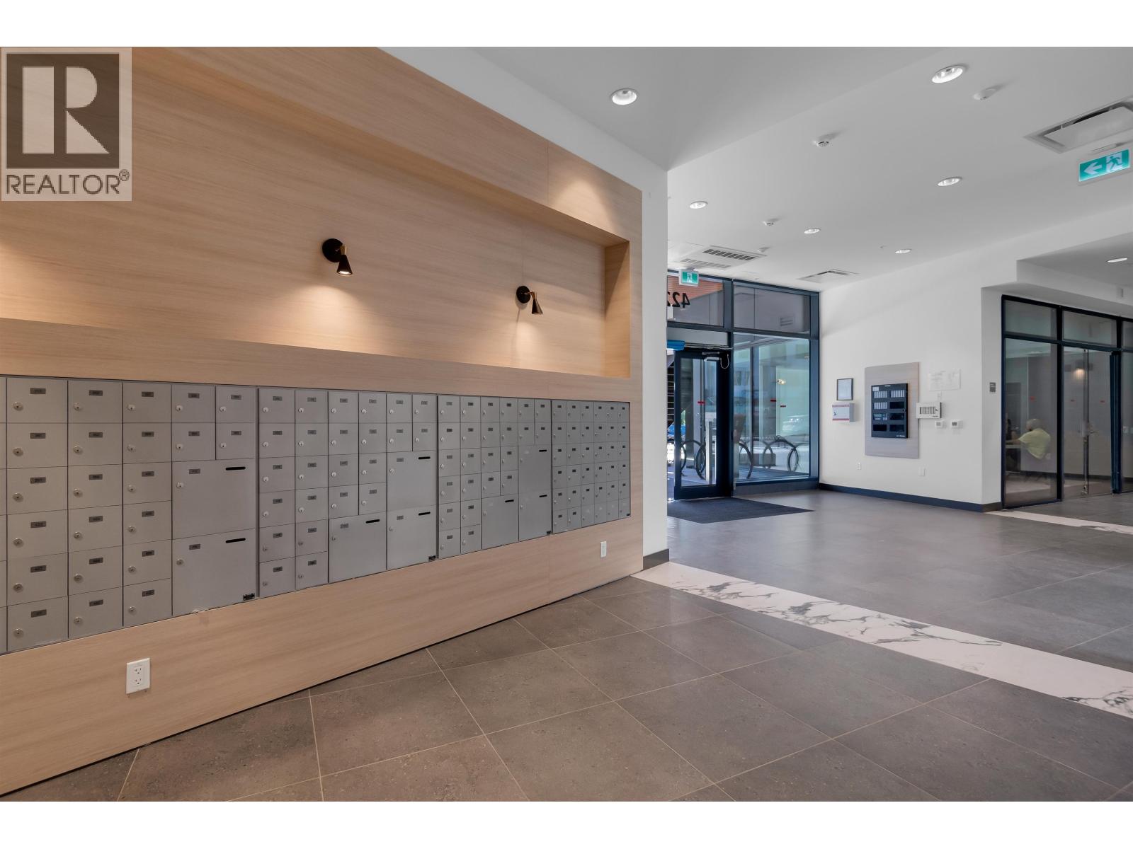 660 422 E 3RD STREET, North Vancouver