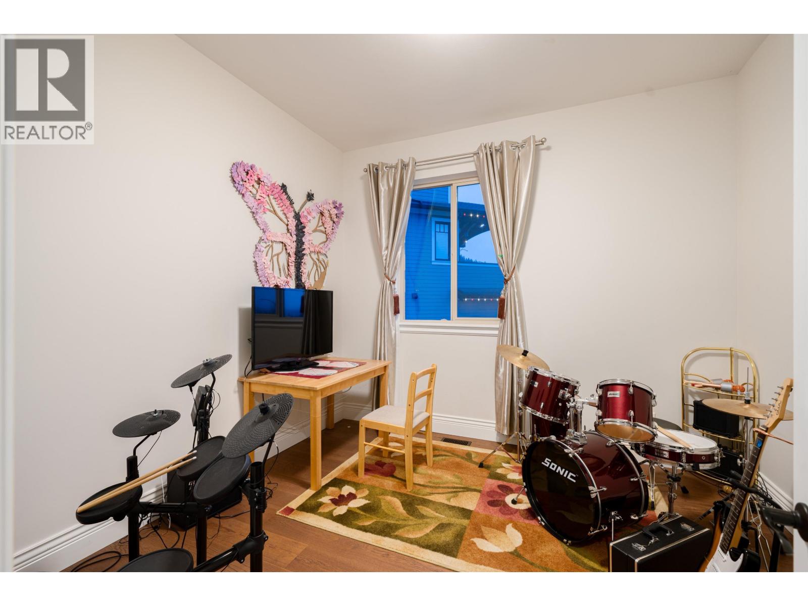 11000 CARMICHAEL STREET, Maple Ridge