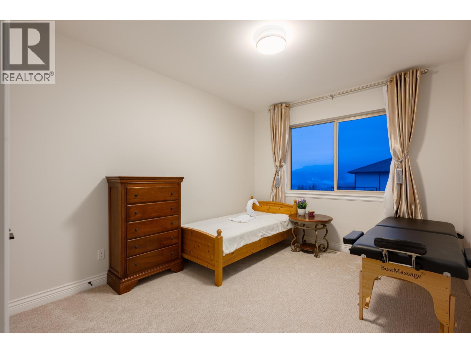 11000 CARMICHAEL STREET, Maple Ridge
