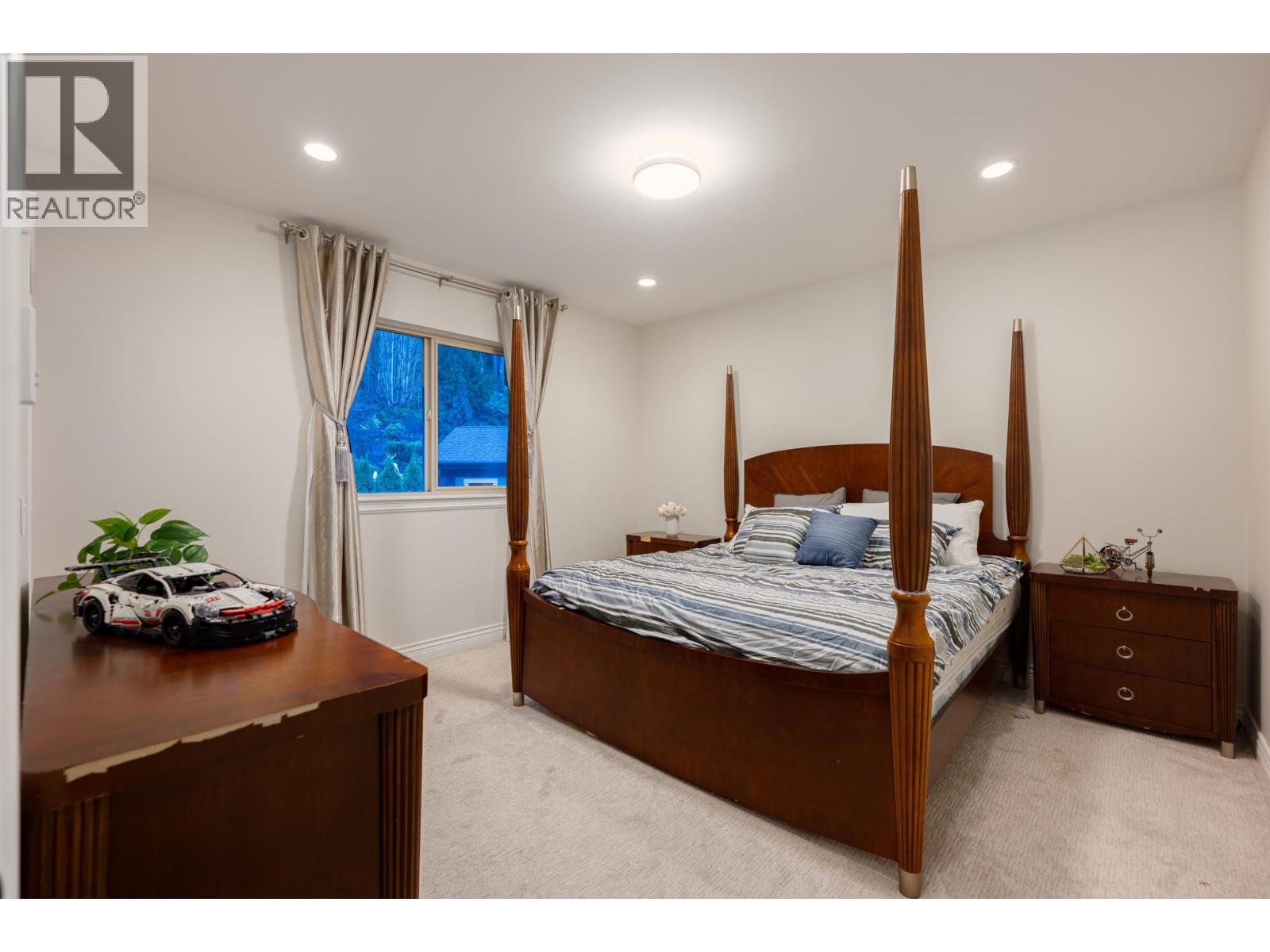 11000 CARMICHAEL STREET, Maple Ridge