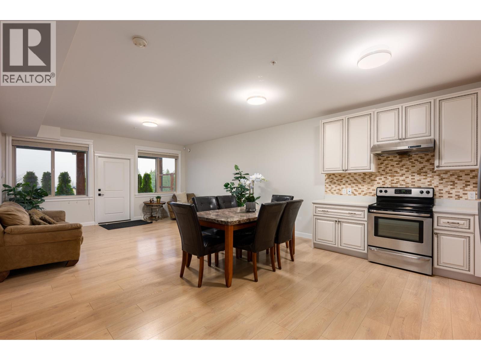 11000 CARMICHAEL STREET, Maple Ridge