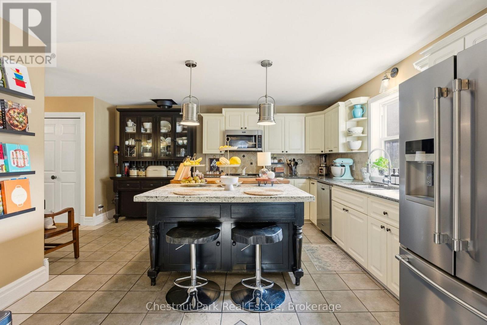 75 POND CRESCENT - Photo 4 of 49, Huntsville (Chaffey), Ontario