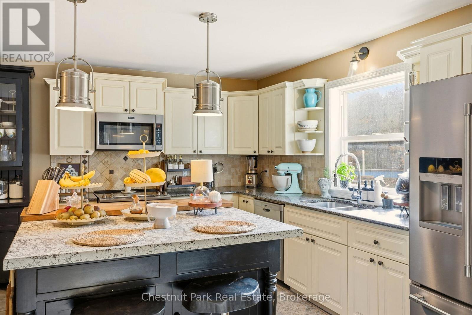 75 POND CRESCENT - Photo 5 of 49, Huntsville (Chaffey), Ontario