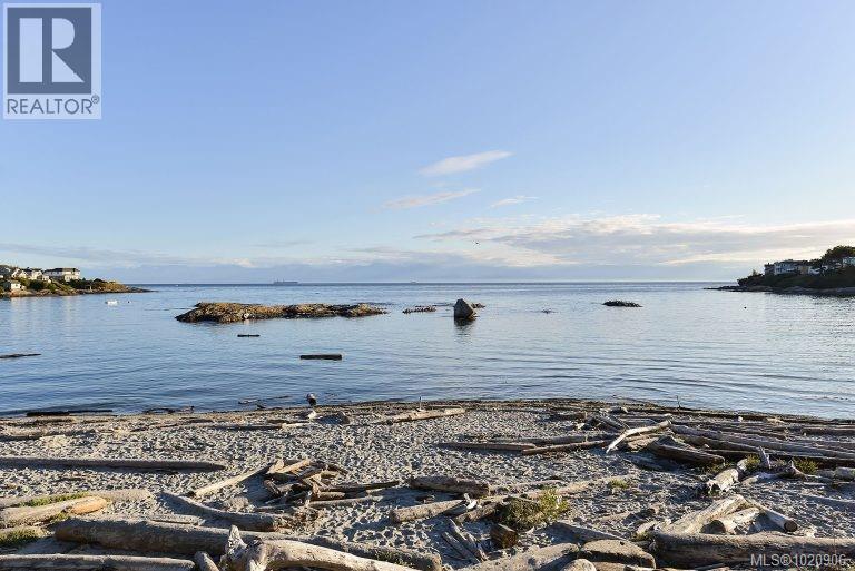 2 1434 Brooke St, Victoria