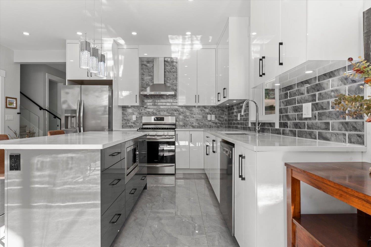 835 MYNG CRESCENT, Harrison Hot Springs, Harrison Hot Springs