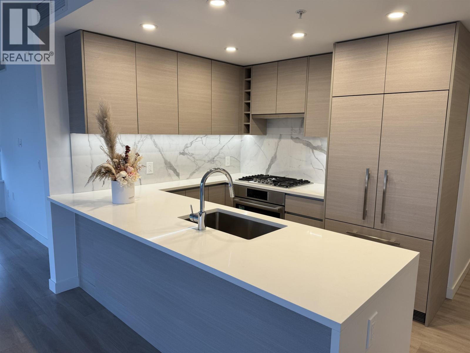 1908 823 CARNARVON STREET, New Westminster