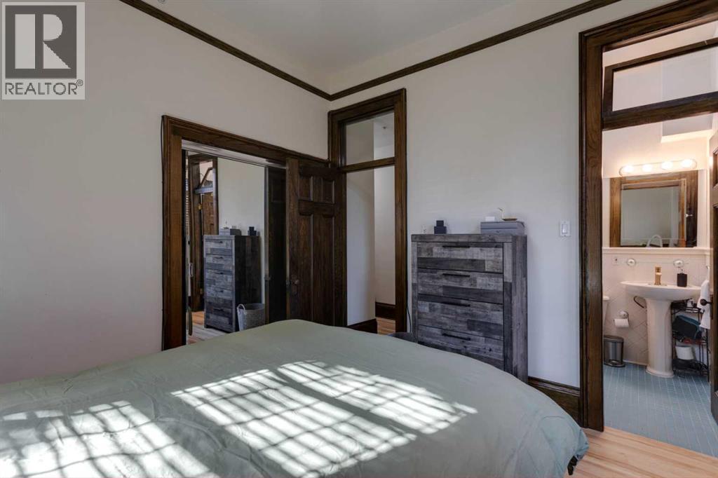 Single Family House for Sale in    Avenue SW Lower Mount Royal Calgary 